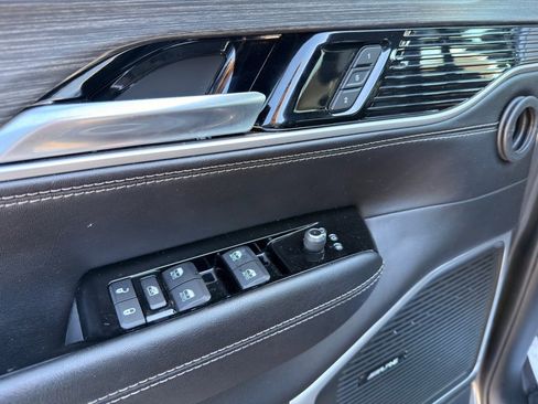 Used 2023 Jeep Wagoneer Series III w/ Preferred Equipment Group image 23