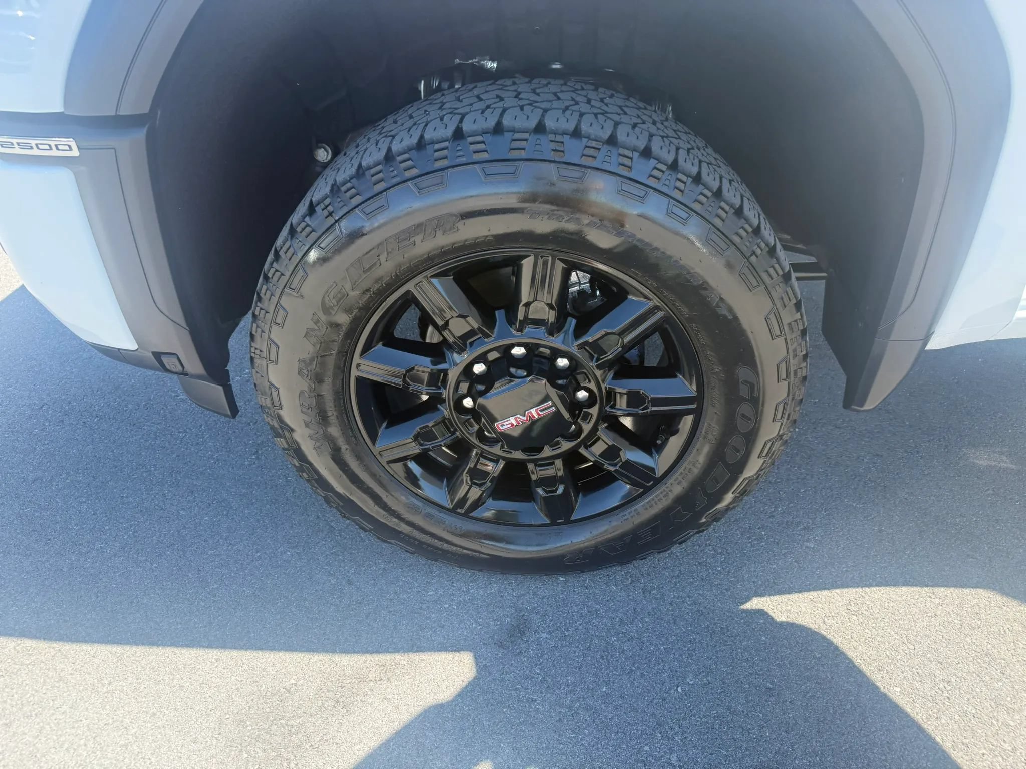 Used 2025 GMC Sierra 2500 AT4 AWD/4WD image 22