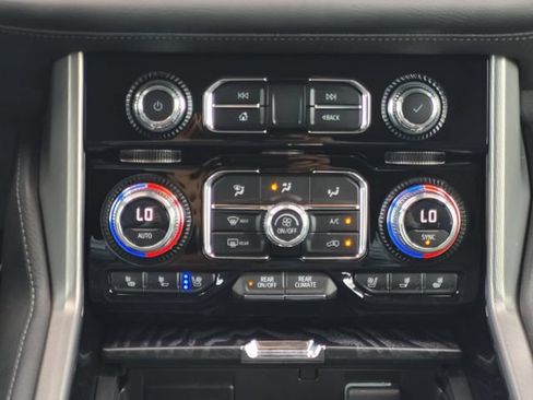 Used 2023 GMC Yukon Denali AWD/4WD image 18