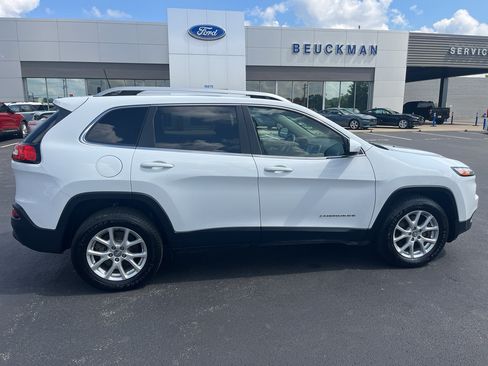 Used 2017 Jeep Cherokee Latitude w/ True North Edition AWD/4WD image 9