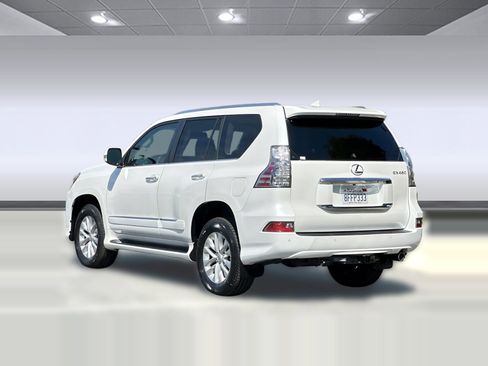 Used 2018 Lexus GX 460 Premium w/ Premium Package image 3