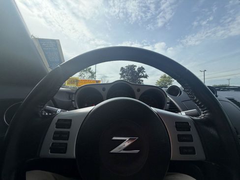 Used 2007 Nissan 350Z Grand Touring RWD image 19