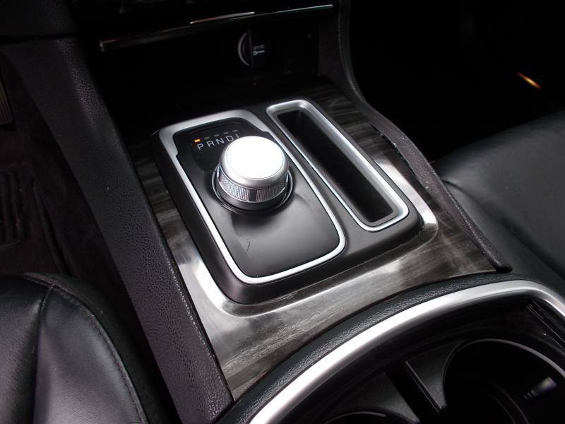 Used 2015 Chrysler 300 Limited RWD image 30