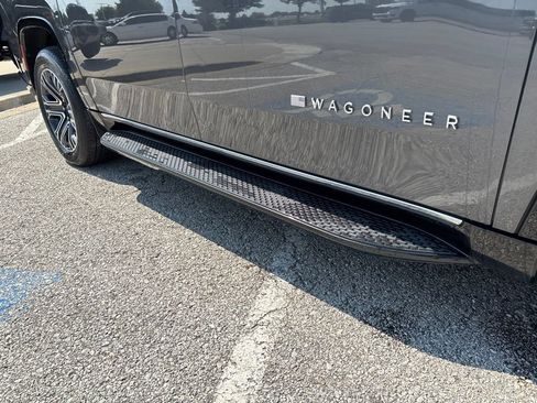 Used 2023 Jeep Wagoneer L 4WD w/ Premium Group I image 37