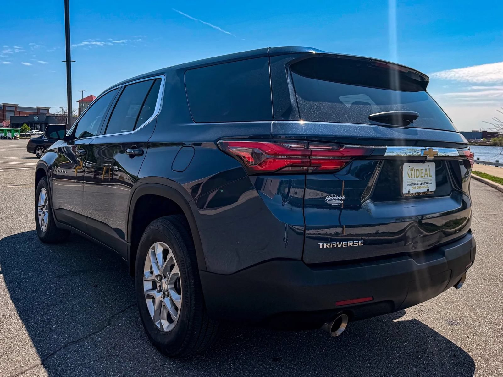 Used 2022 Chevrolet Traverse LS FWD image 5