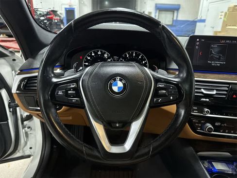 Used 2019 BMW 530i xDrive w/ Convenience Package image 18