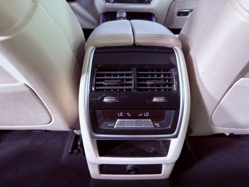 Used 2019 BMW X5 xDrive50i w/ M Sport Package image 30