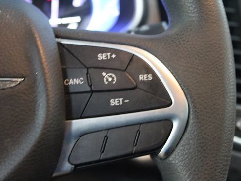 Used 2015 Chrysler 200 LX FWD image 17