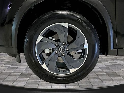 Used 2025 Nissan Rogue SV AWD/4WD image 34