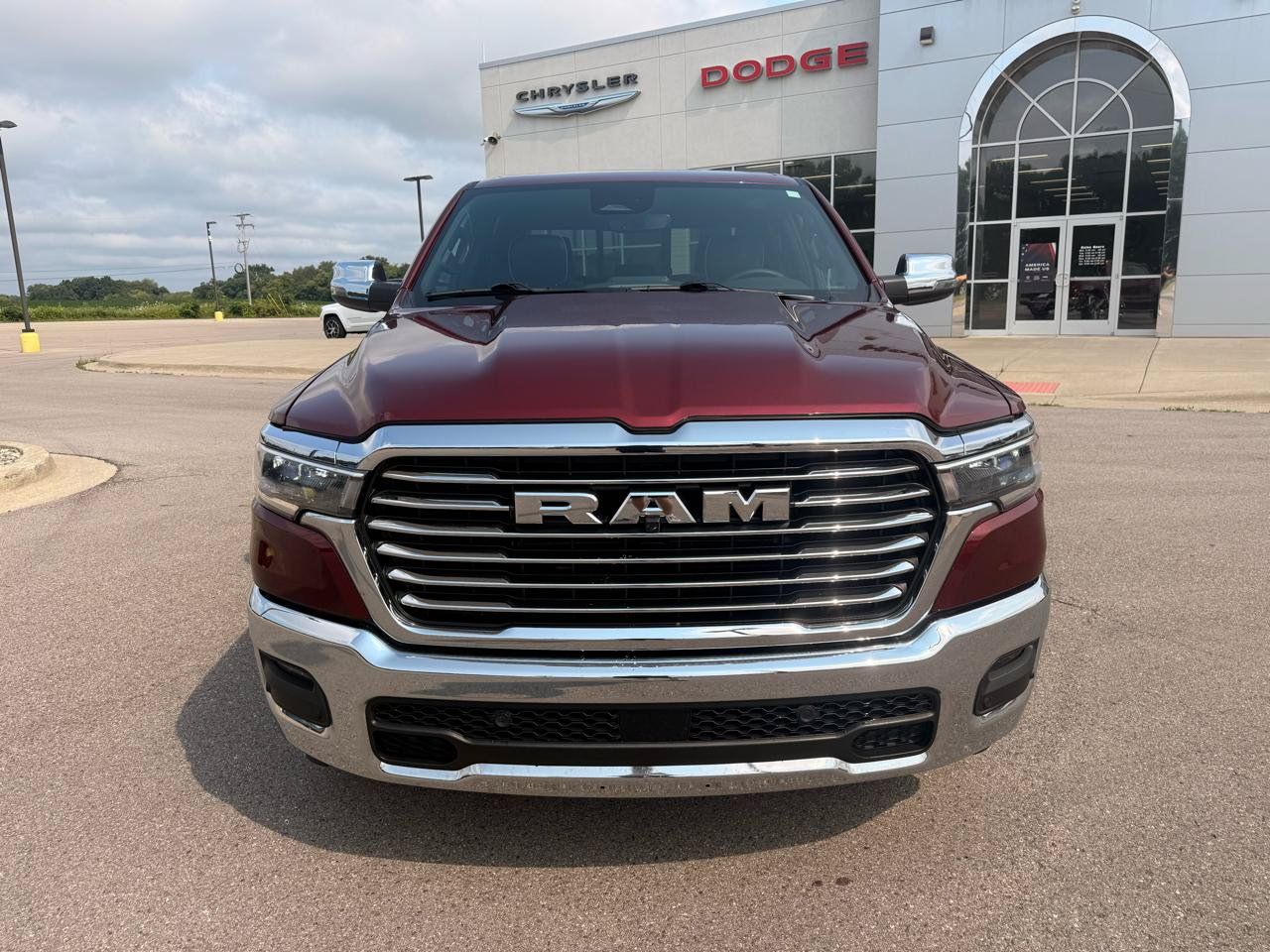 Used 2025 RAM 1500 Laramie AWD/4WD image 9