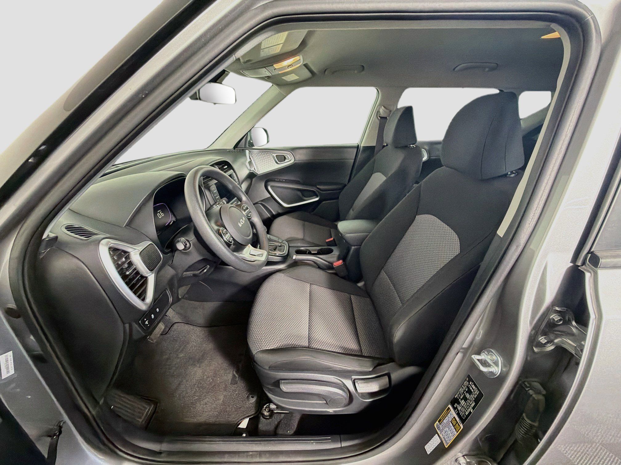 Used 2025 Kia Soul LX w/ LX Technology Package FWD image 13