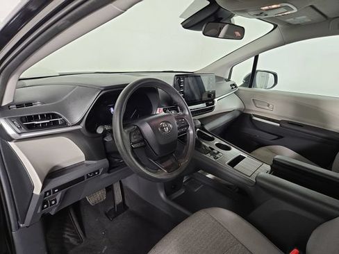 Used 2024 Toyota Sienna LE AWD/4WD image 14
