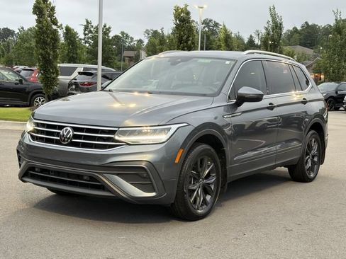 Used 2024 Volkswagen Tiguan SE FWD image 12