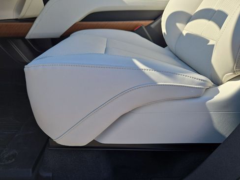 New 2026 Cadillac Vistiq Luxury w/ LPO, Floor Liner Package image 17