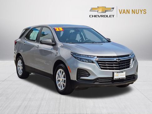 Used 2023 Chevrolet Equinox LS FWD image 3