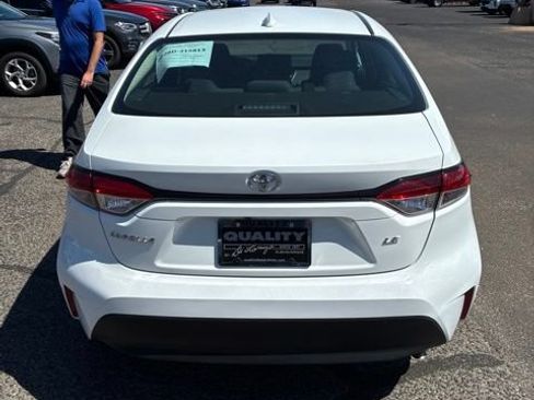 Used 2024 Toyota Corolla LE FWD image 4