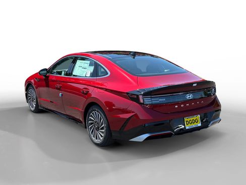 New 2025 Hyundai Sonata Limited image 3
