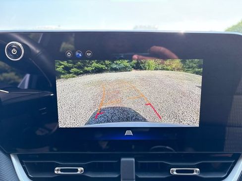 Used 2025 Chevrolet Equinox LT AWD/4WD image 30