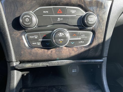 Used 2019 Chrysler 300 Limited image 21