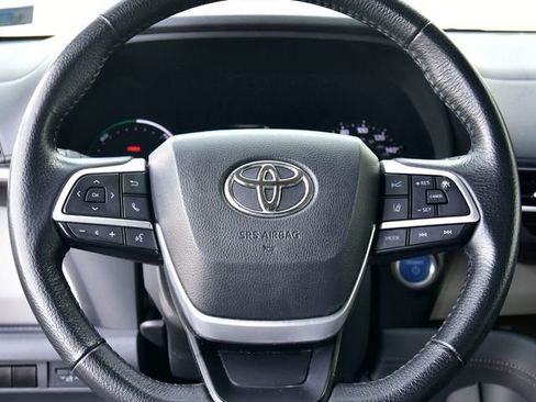 Certified 2023 Toyota Sienna XLE image 19