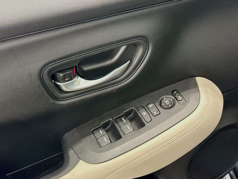 Used 2023 Honda HR-V LX image 15