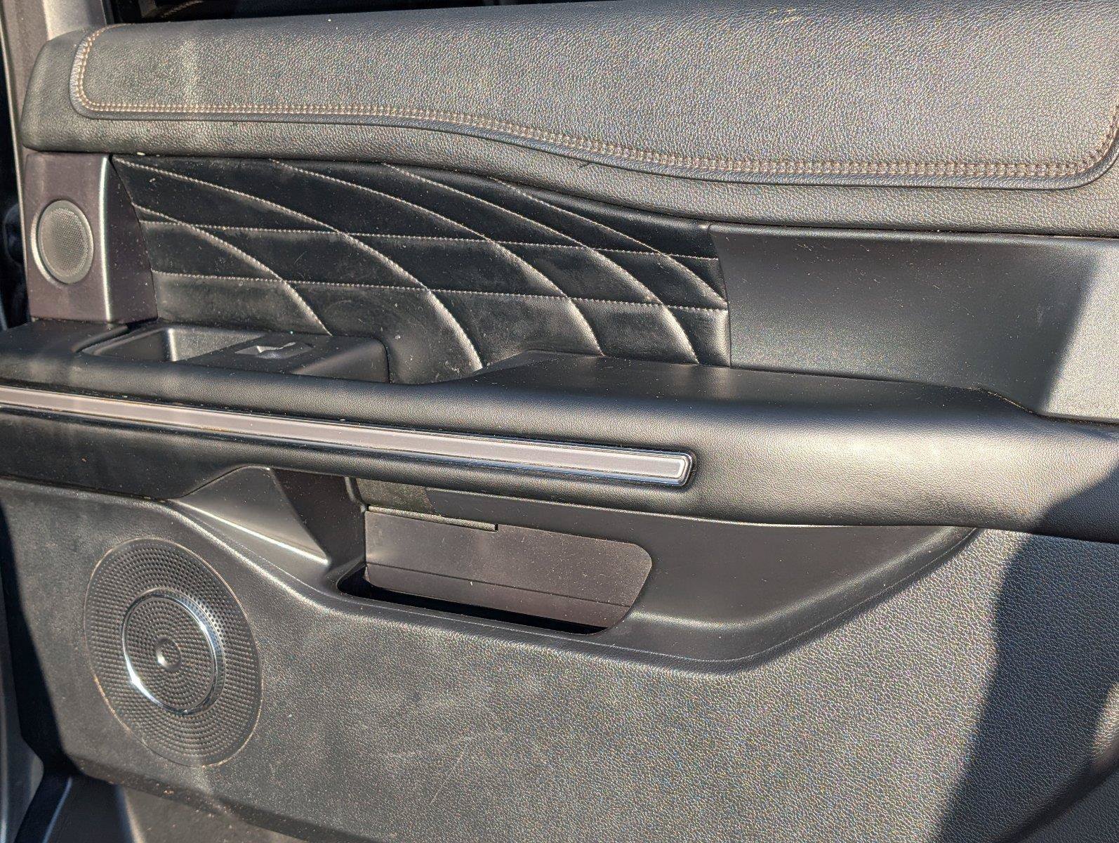 Used 2018 Ford Expedition Platinum RWD image 38
