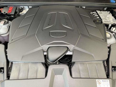 Certified 2024 Porsche Cayenne AWD/4WD image 24