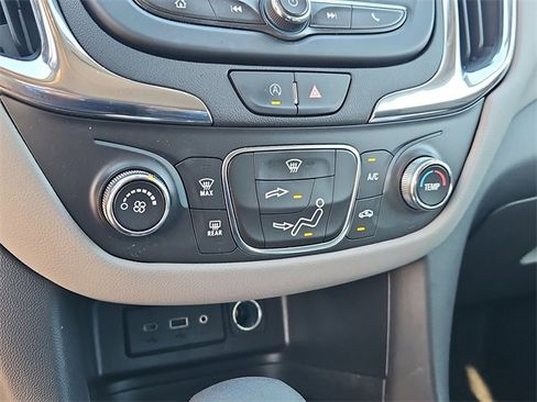 Used 2022 Chevrolet Equinox LS w/ LS Convenience Package image 26