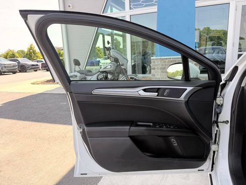 Used 2019 Ford Fusion SE FWD image 10