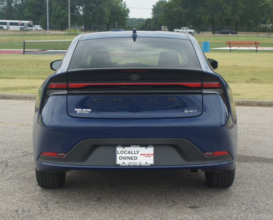 Used 2023 Toyota Prius LE FWD image 3