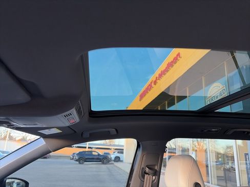 Certified 2024 Volkswagen Tiguan SE R-Line image 15