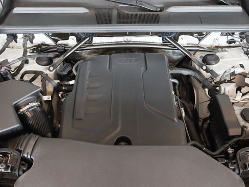 Certified 2025 Audi Q5 Premium w/ Convenience Package AWD/4WD image 3