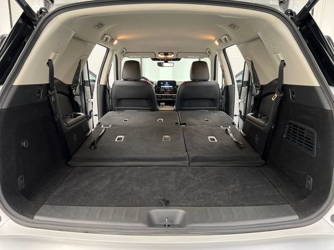 Used 2025 Nissan Pathfinder SL FWD image 41