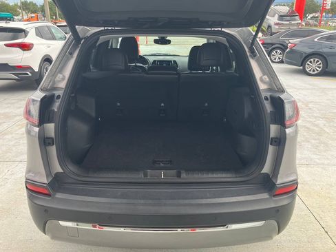 Used 2019 Jeep Cherokee Limited FWD image 19
