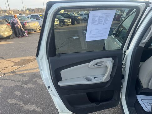 Used 2012 Chevrolet Traverse LTZ image 14