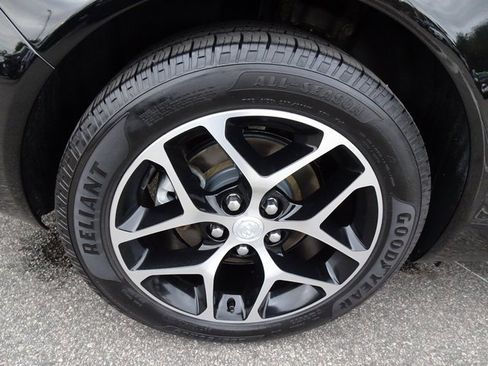 Used 2017 Buick Regal Sport Touring image 31