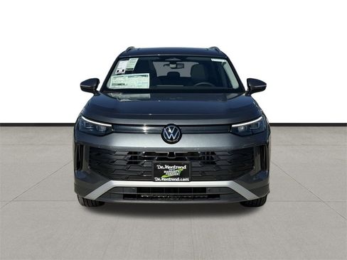 New 2026 Volkswagen Tiguan SE image 2