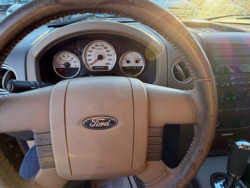 Used 2005 Ford F150 Lariat image 8