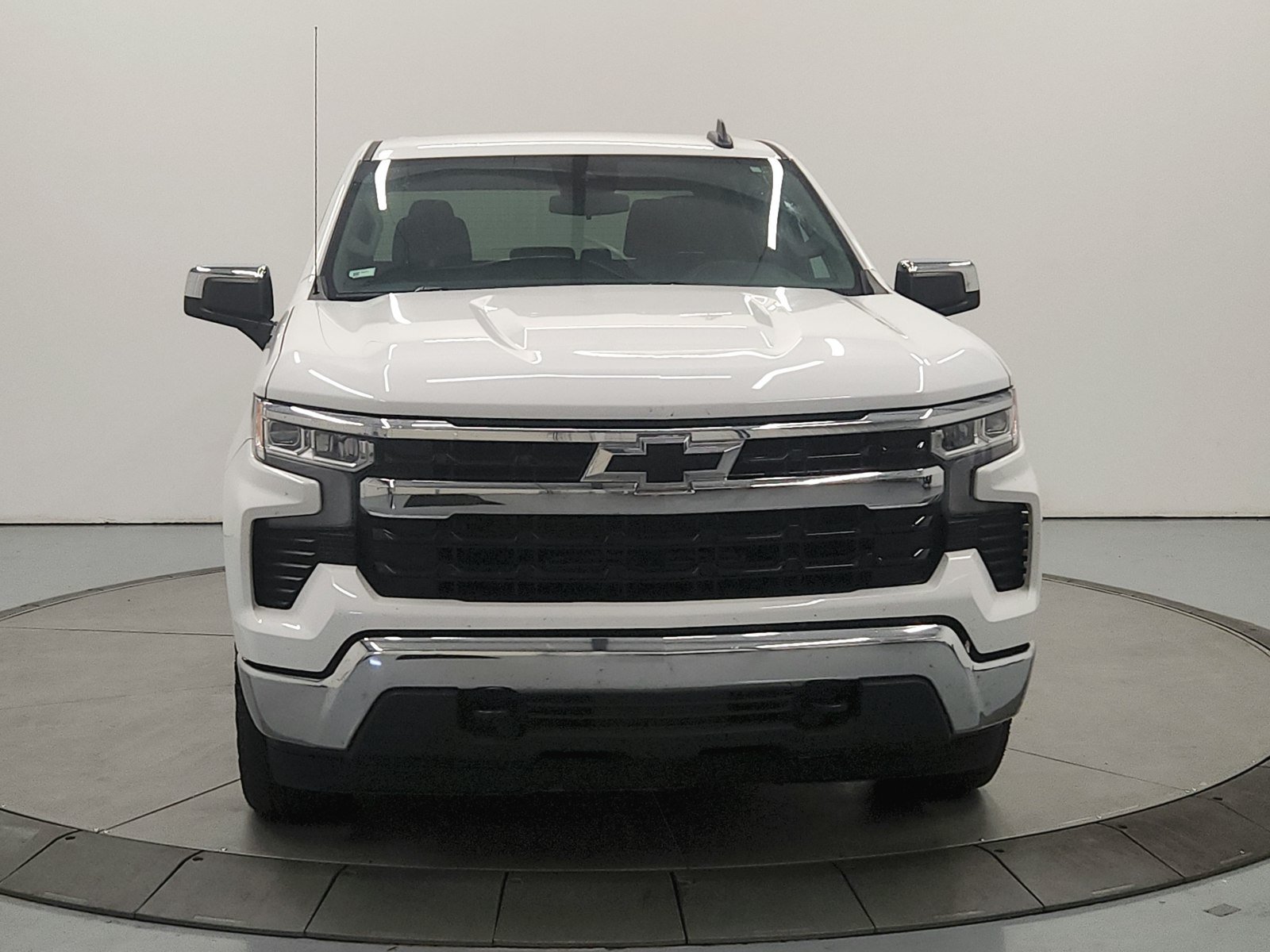 Used 2024 Chevrolet Silverado 1500 LT AWD/4WD image 3