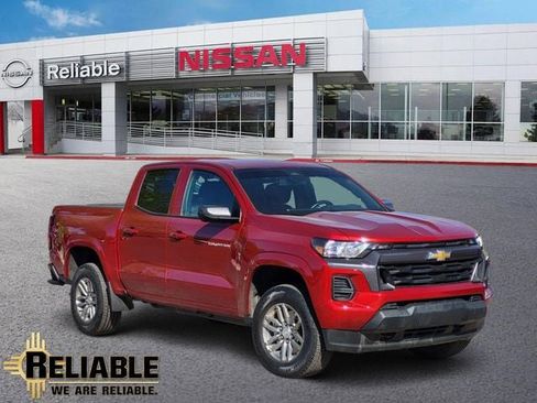 Used 2025 Chevrolet Colorado LT image 1