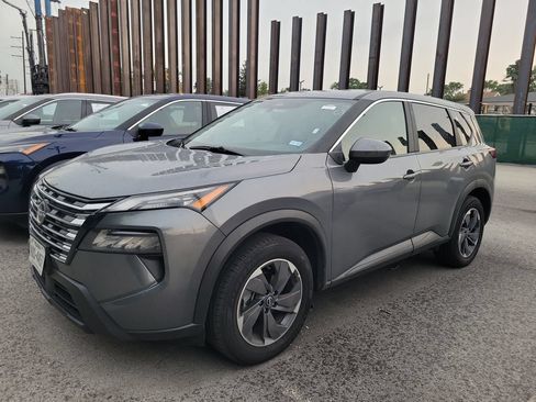 Used 2025 Nissan Rogue SV FWD image 2