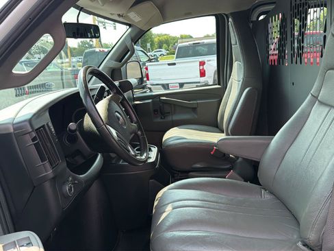 Used 2019 GMC Savana 2500 Extended w/ Driver Convenience Package RWD image 9