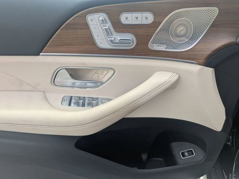 Used 2022 Mercedes-Benz GLS 450 4MATIC image 21