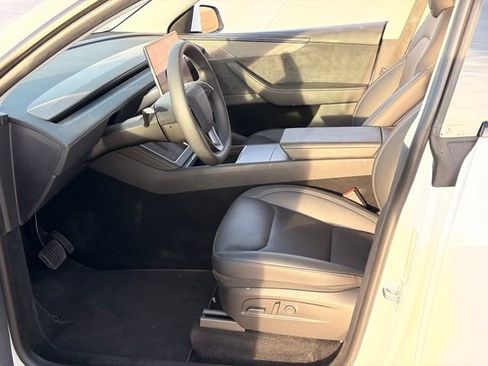 Used 2026 Tesla Model Y 2WD image 7