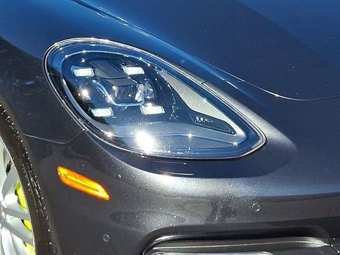 Used 2018 Porsche Panamera 4 image 11