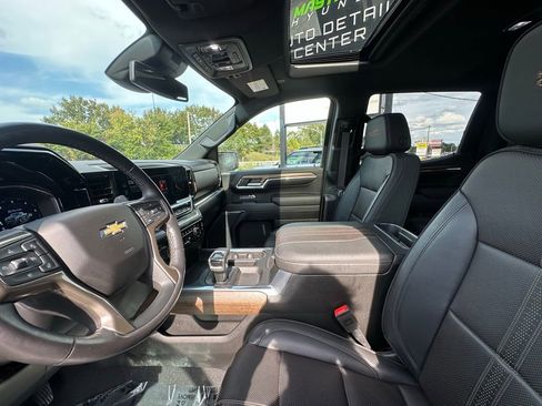 Used 2023 Chevrolet Silverado 1500 High Country w/ High Country Premium Package image 13