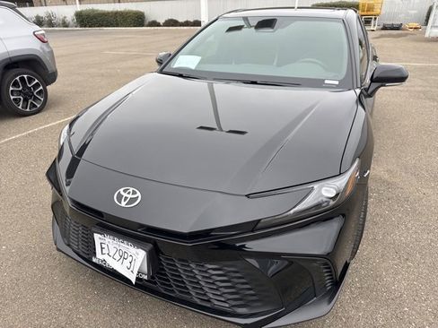 Used 2026 Toyota Camry SE image 3