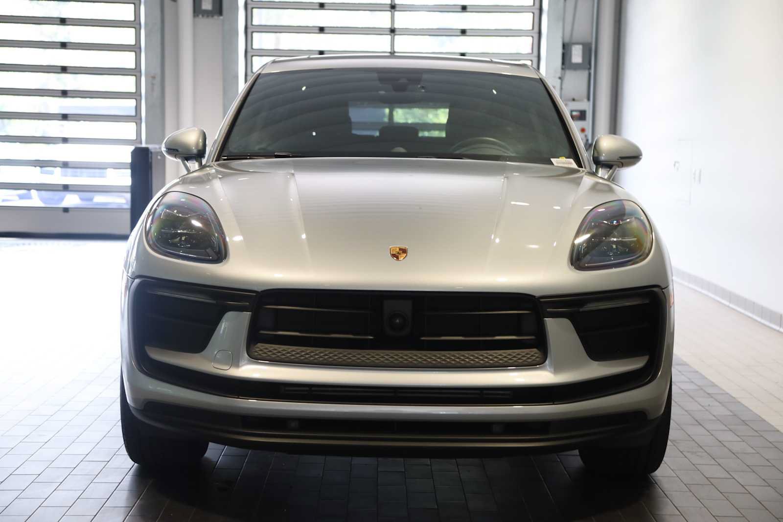 Used 2026 Porsche Macan AWD/4WD image 10