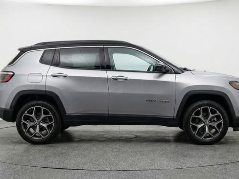 Used 2025 Jeep Compass Limited AWD/4WD image 8