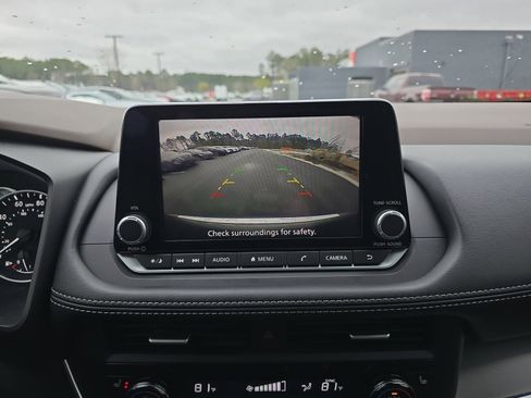 Used 2023 Nissan Rogue SV w/ SV Premium B Package image 23